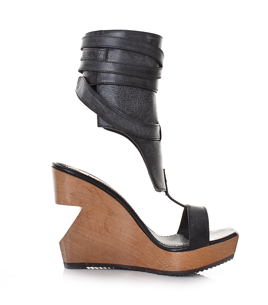 Cleft strap sandal